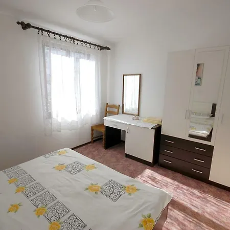 Appartement Mica By El-pi Tours Njivice